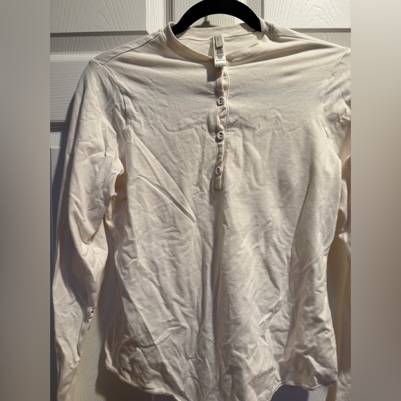 SKIMS Cream Long Sleeve Bodysuit - Picture 6 of 7